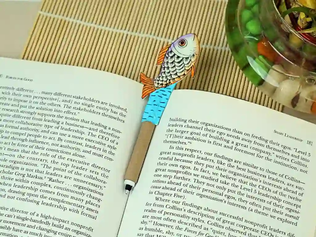 Round bookmark pen by NOTE
